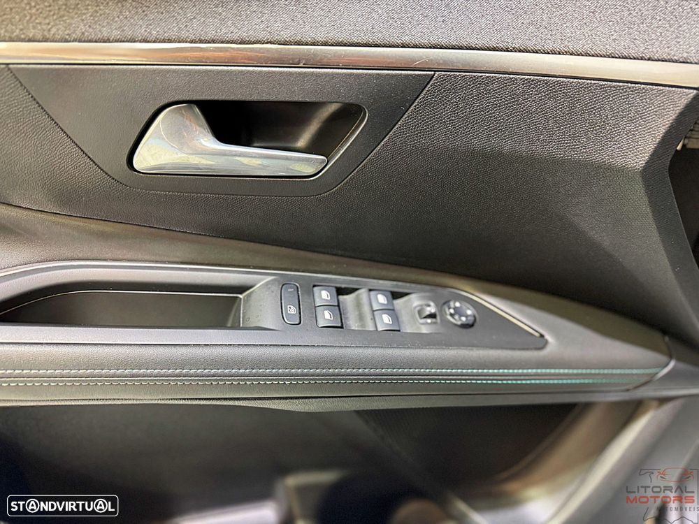 Peugeot 3008 1.2 PureTech Allure Pack EAT8 - 17