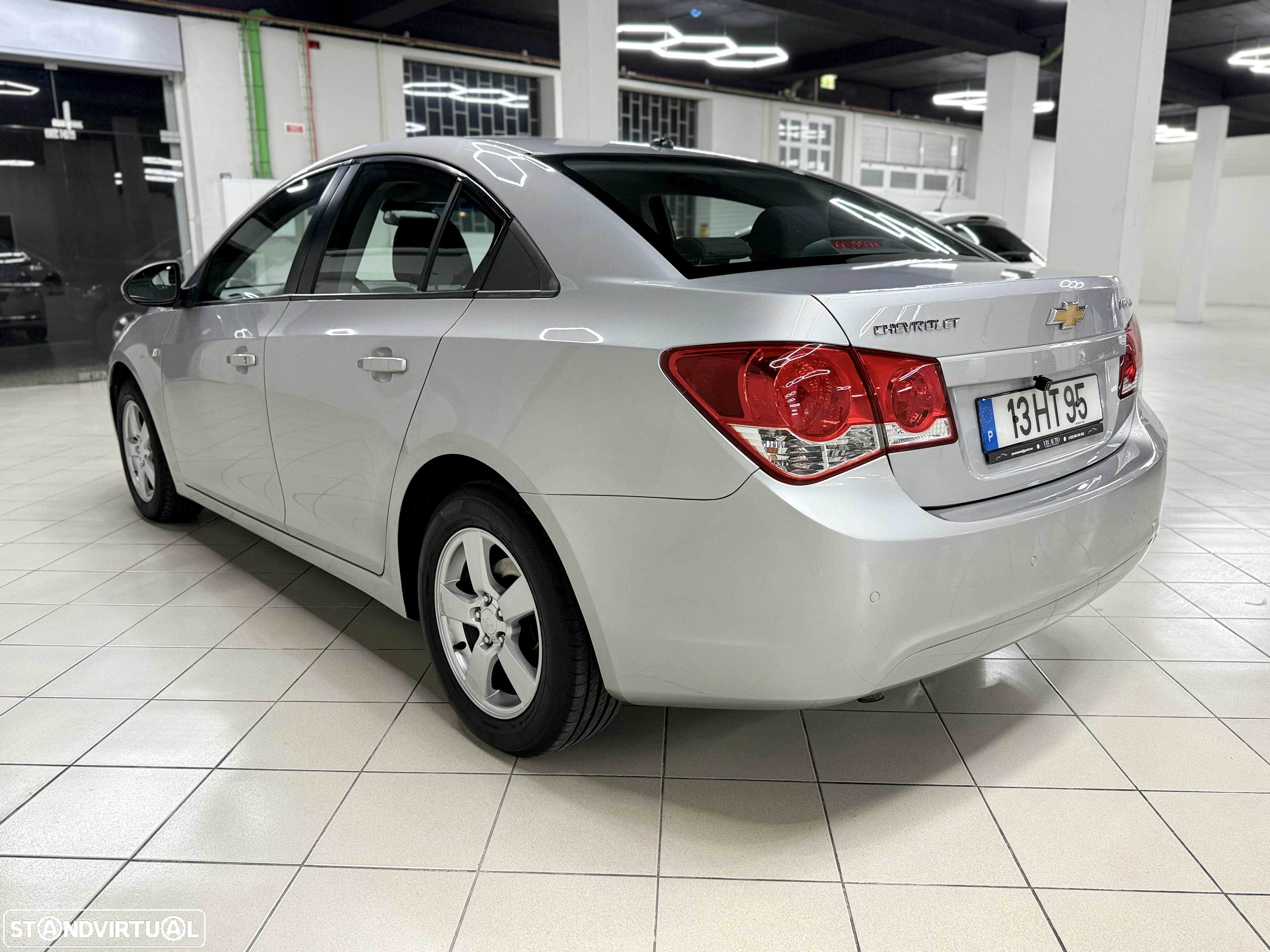 Chevrolet Cruze 1.6 LS - 11