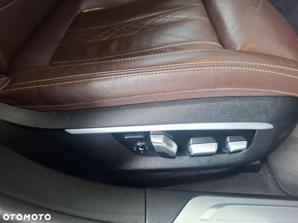 BMW Seria 7 740e iPerformance - 32