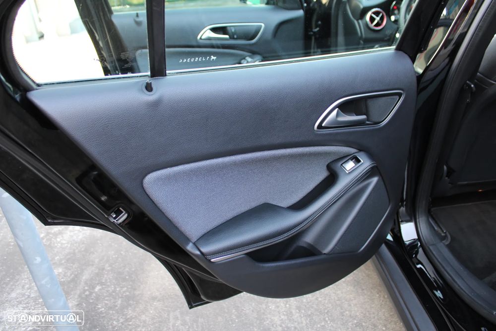 Mercedes-Benz GLA 180 d 7G-DCT Urban - 46