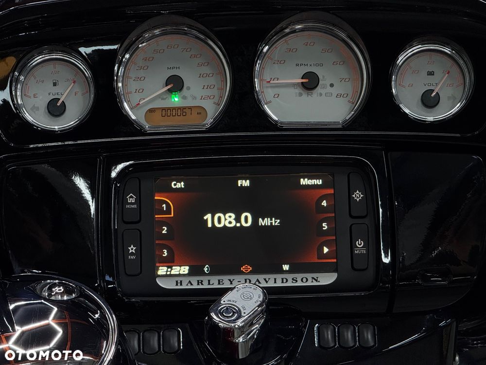 Harley-Davidson Touring Street Glide - 40