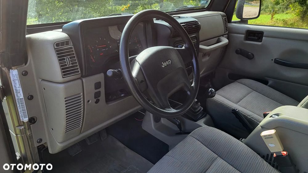 Jeep Wrangler - 11