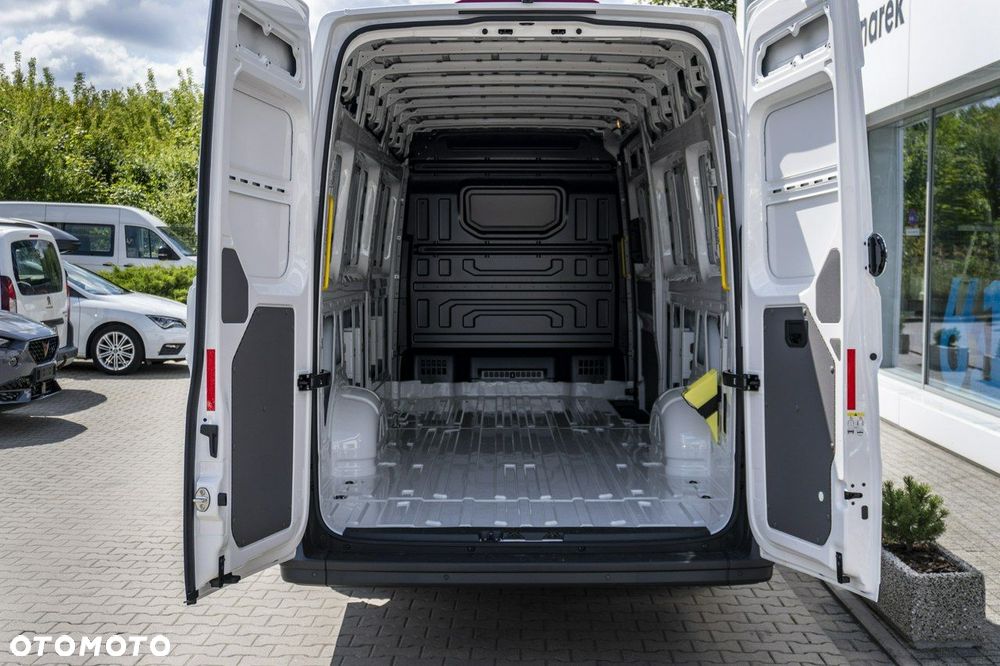 Volkswagen Crafter - 11