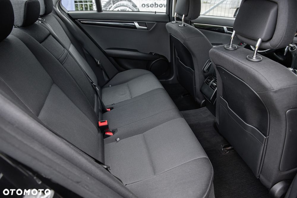 Mercedes-Benz Klasa C 180 BlueEFFICIENCY Avantgarde - 26