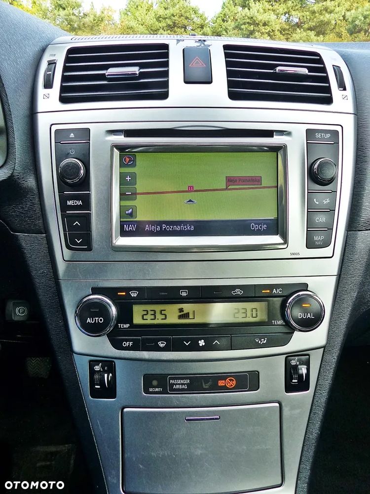 Toyota Avensis 1.8 Premium - 32