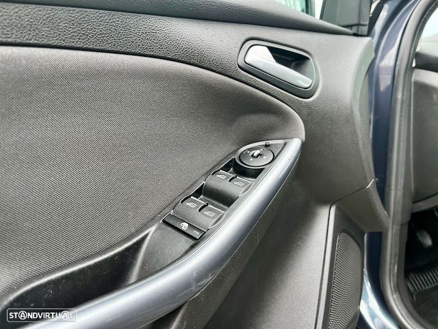 Ford Focus 1.0 EcoBoost S&S Titanium - 30