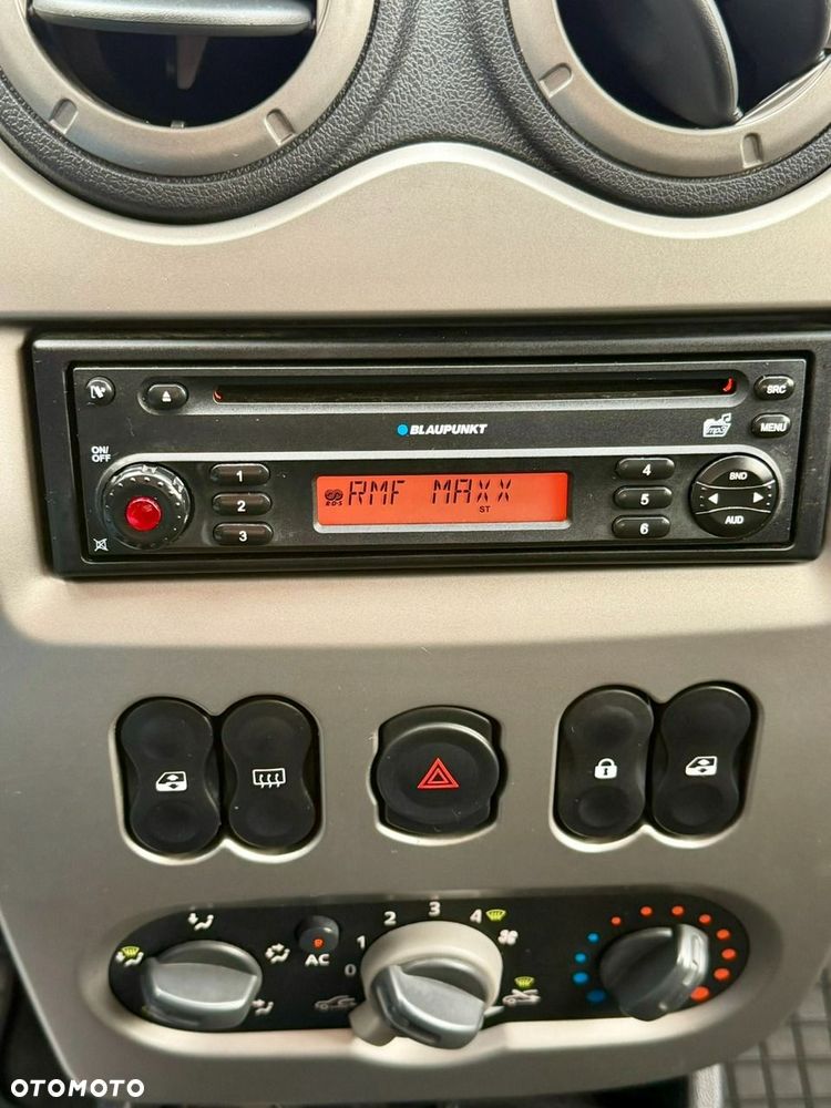 Dacia Sandero Stepway 1.6 - 13