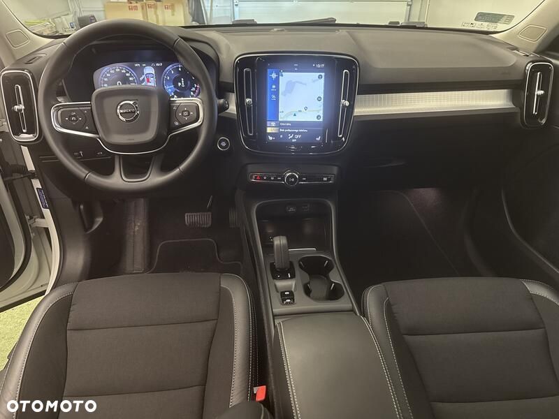 Volvo XC 40 T4 Momentum Pro - 22