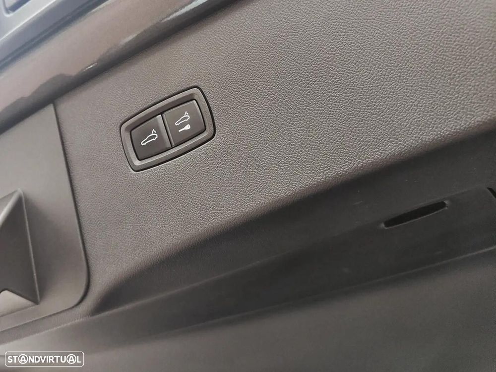 Porsche Cayenne Coupé E-Hybrid - 35