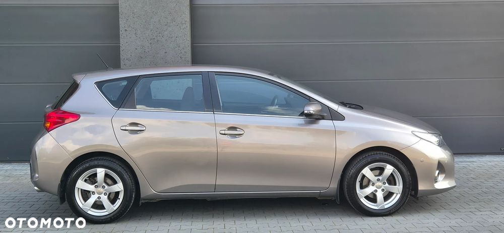Toyota Auris 1.6 Premium - 13