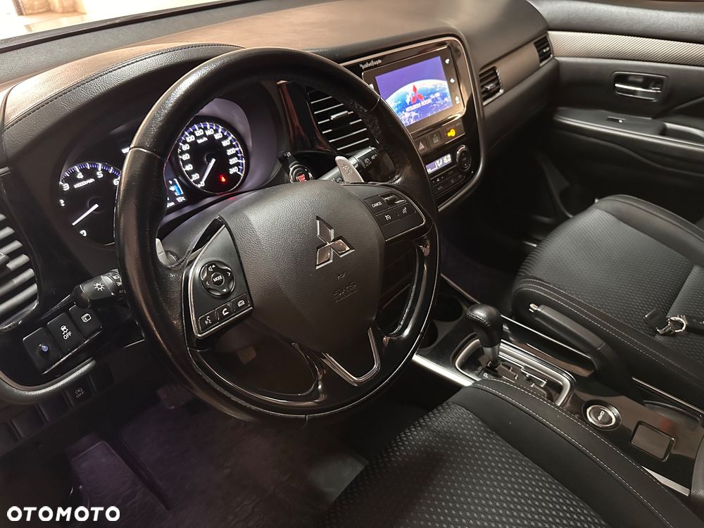 Mitsubishi Outlander 2.0 Instyle + 4WD CVT - 15