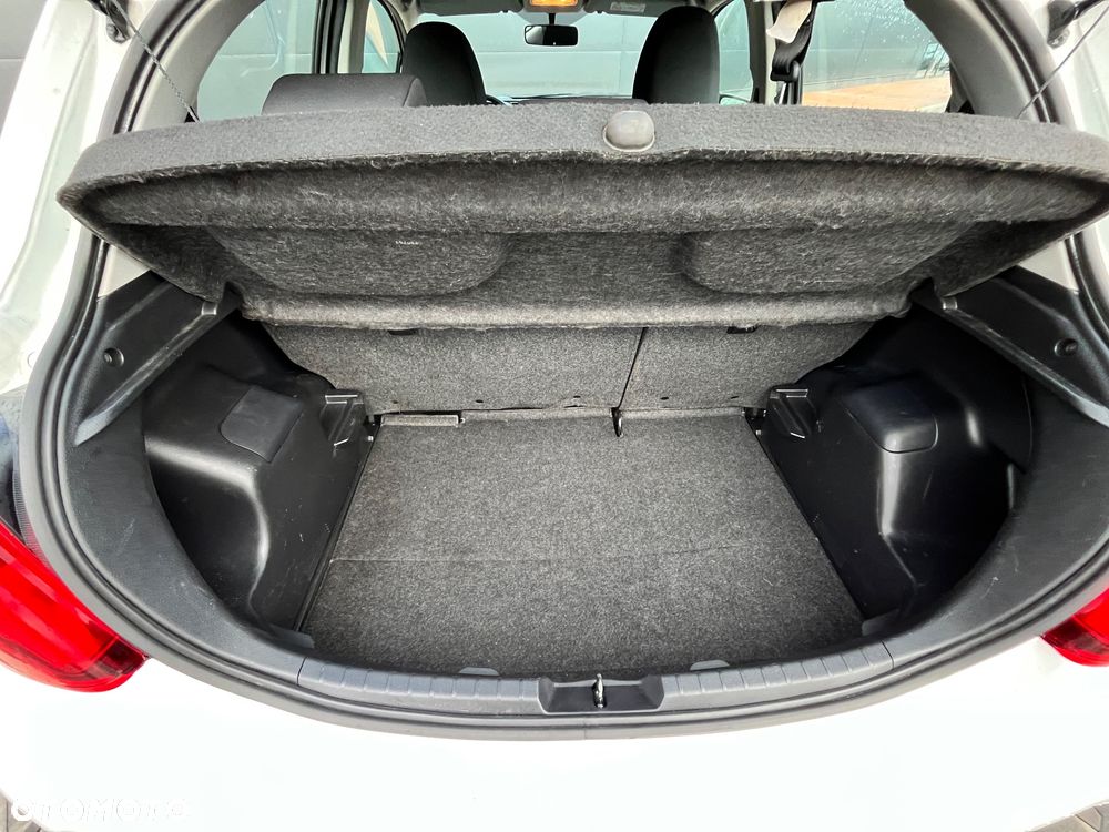 Toyota Yaris - 12
