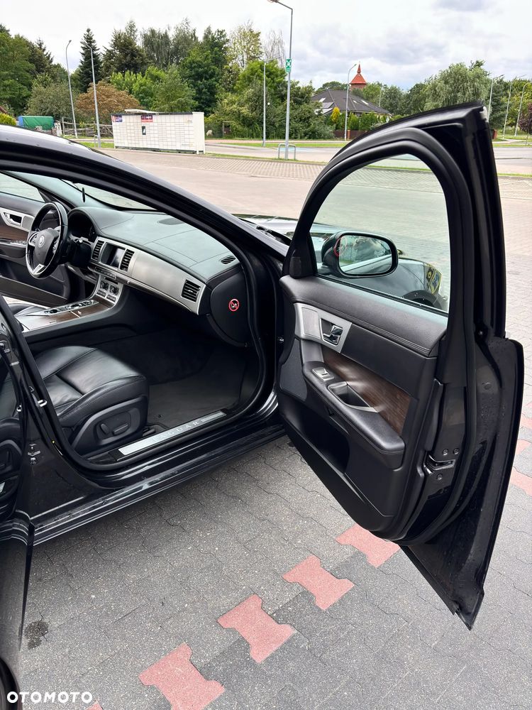 Jaguar XF 2.2 D - 21