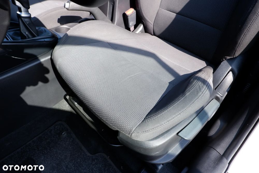 Kia Carens 1.7 CRDi XL - 28