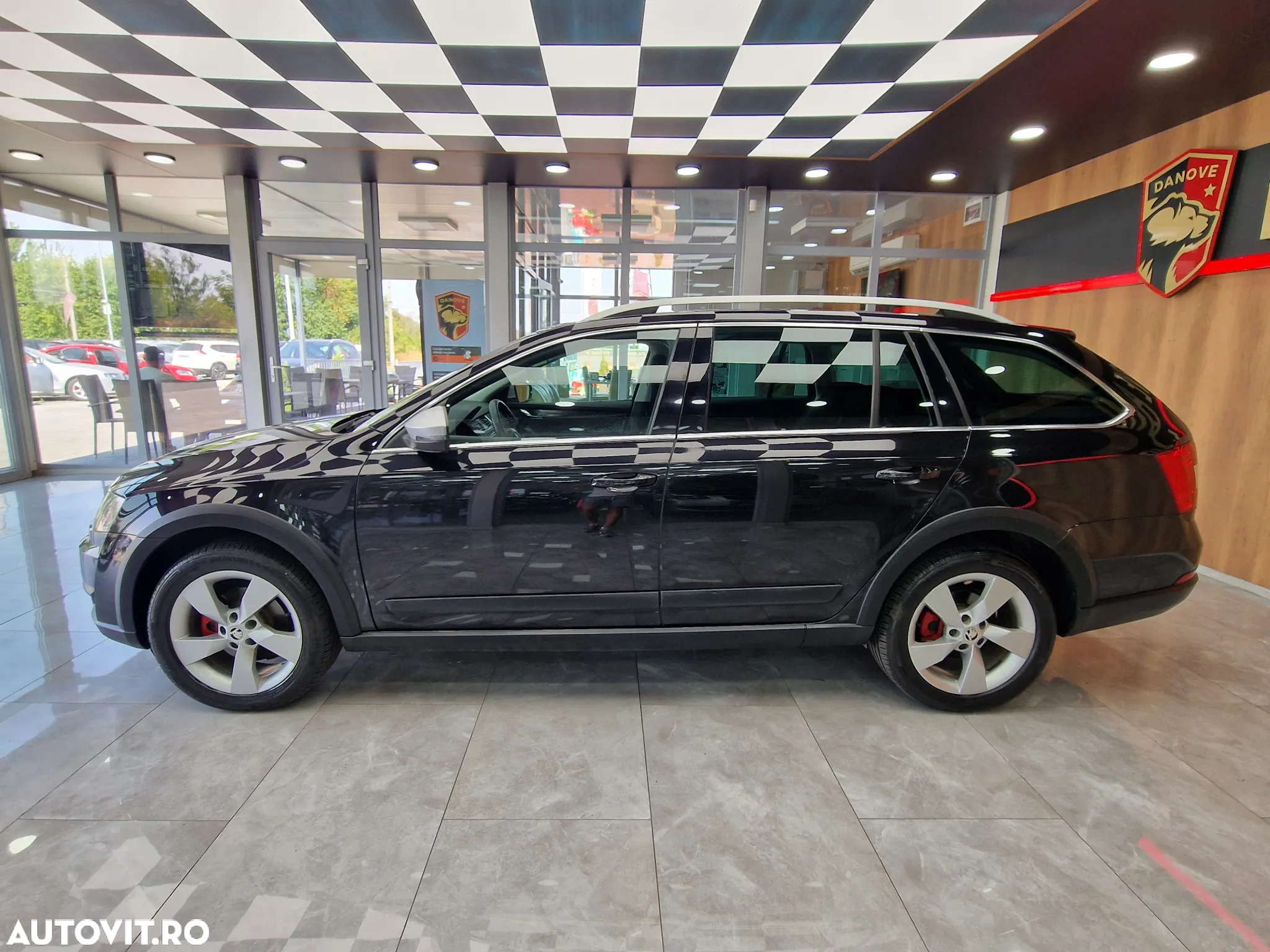 Skoda Octavia 2.0 TDI 4x4 Scout - 4