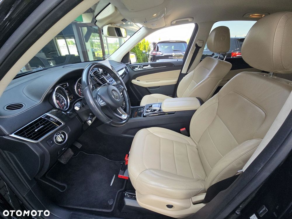Mercedes-Benz GLE - 12