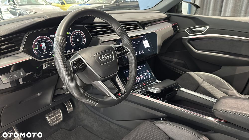 Audi Q8 e-tron - 10