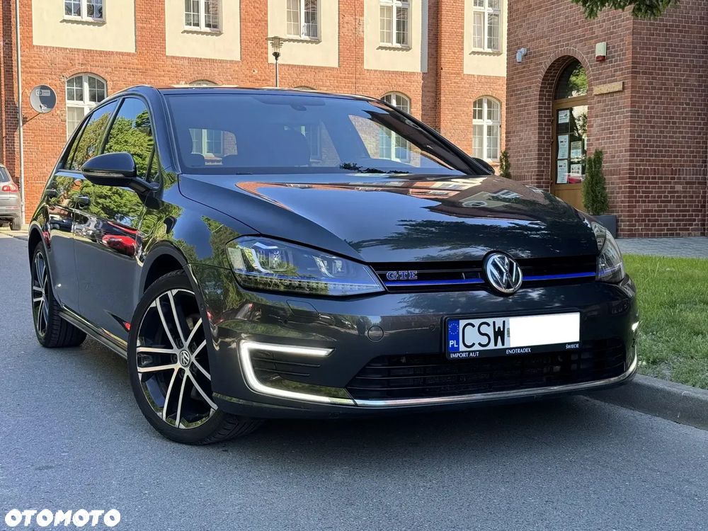 Volkswagen Golf - 6