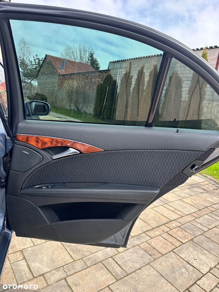 Mercedes-Benz Klasa E 240 Elegance - 29