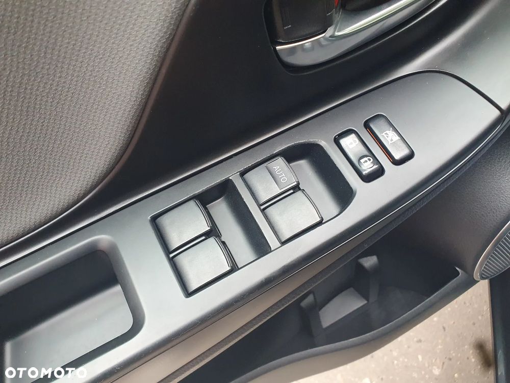 Toyota Yaris 1.5 VVT-i Lounge - 24