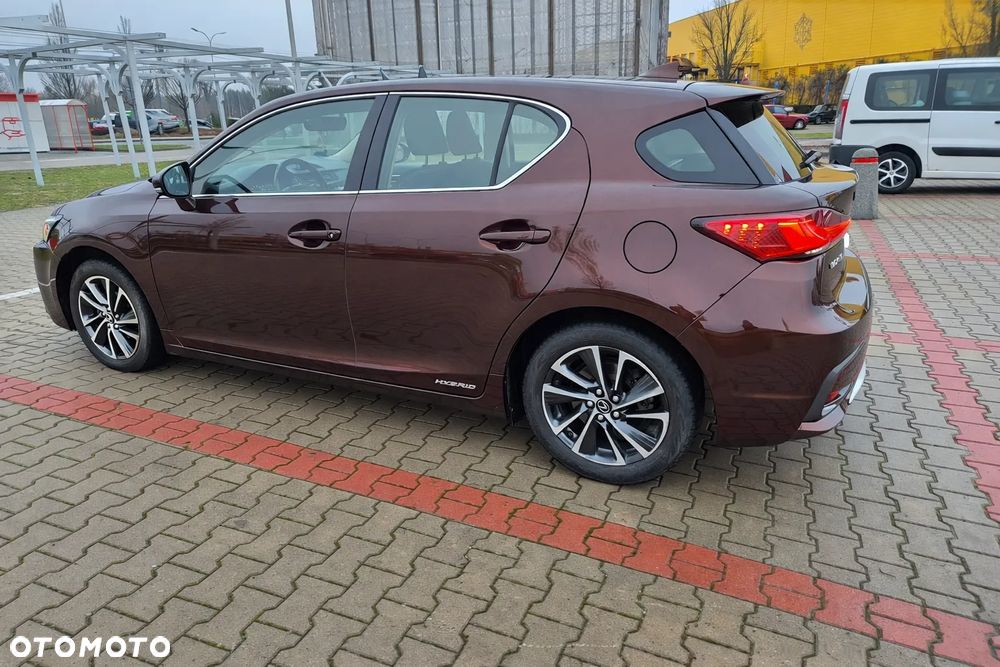 Lexus CT 200h Business Edition - 4