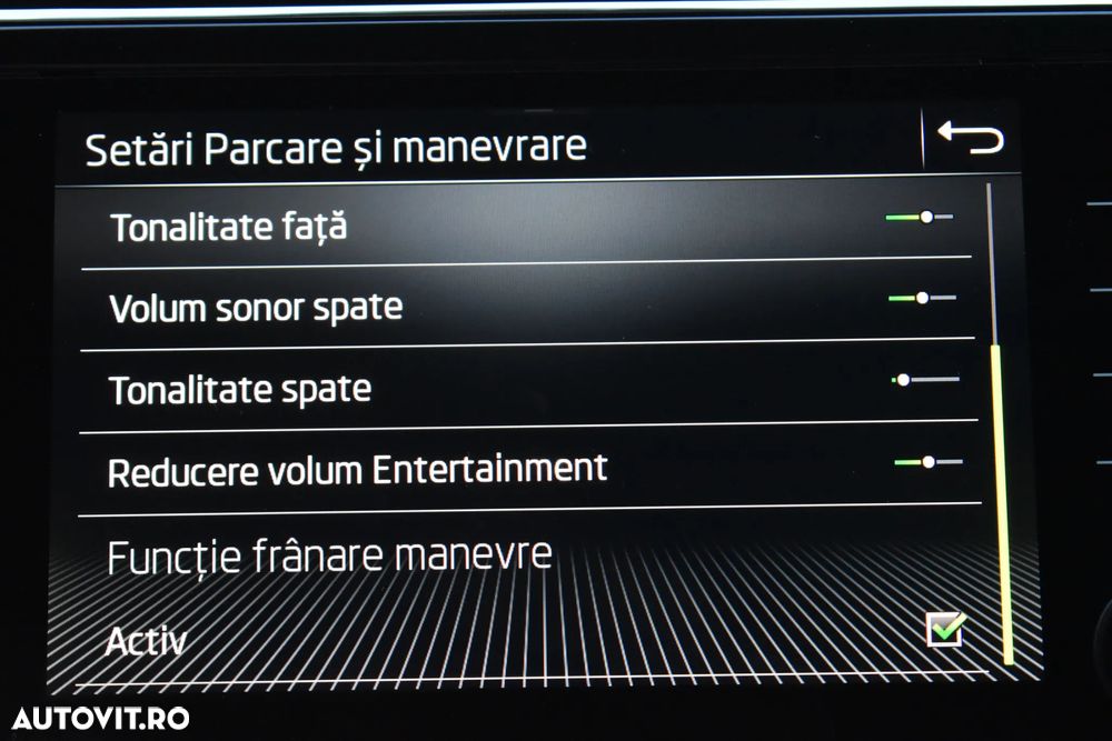 Skoda Superb Combi 2.0 TDI DSG Ambition - 30