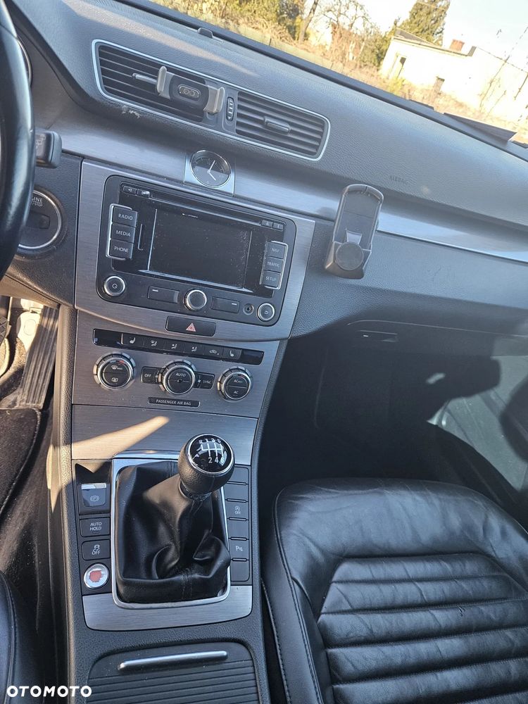 Volkswagen Passat 2.0 TDI Comfortline - 15
