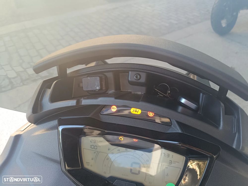 Piaggio MP3 310 HPE SPORT CARTA DE CARRO - 9