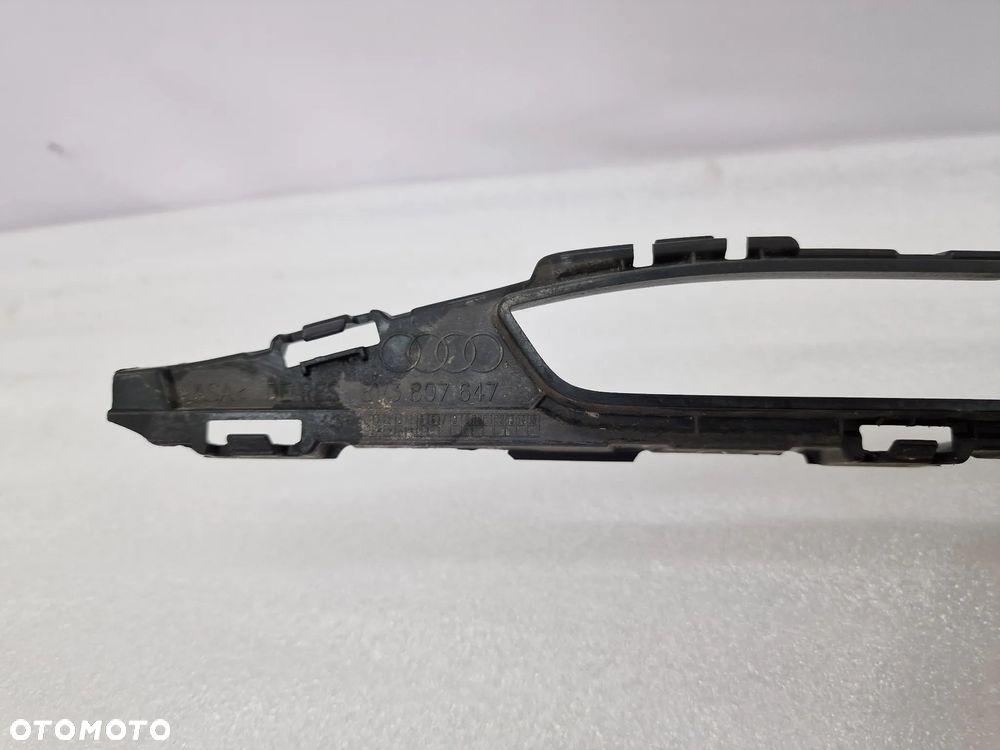 AUDI A3 8V3 8V S-LINE KRATKA ŚRODKOWA ZDERZAKA PRZEDNIEGO PRZÓD , NR 8V3807647 , NR AUKCJI KR221 - 8