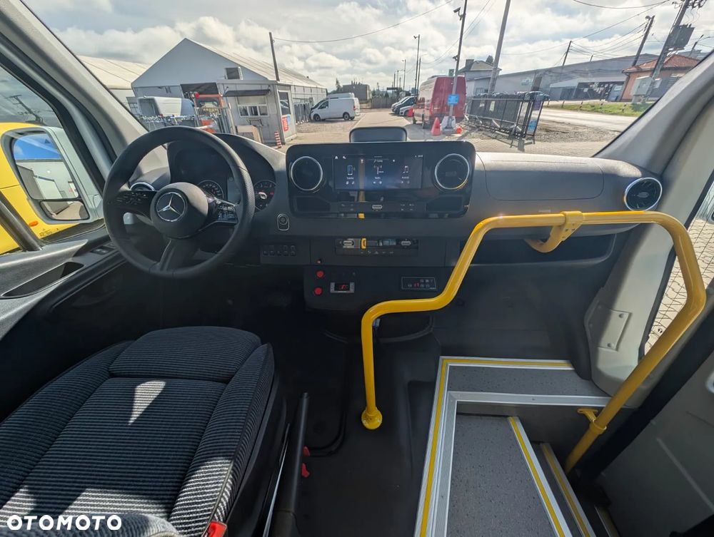 Mercedes-Benz Sprinter 517 - 18