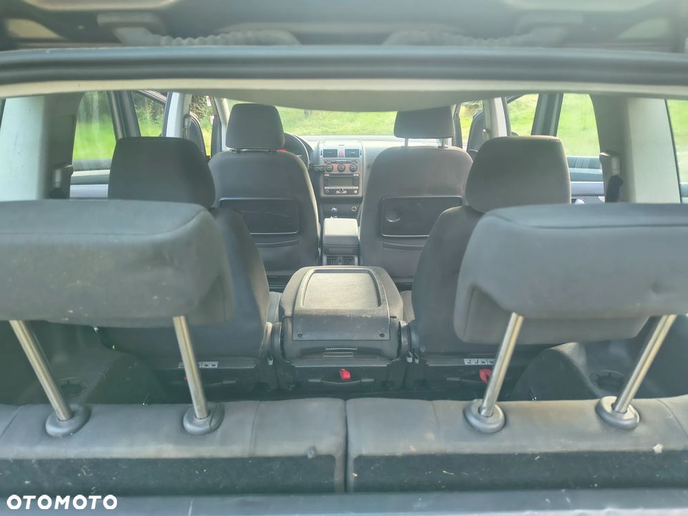 Volkswagen Touran - 8