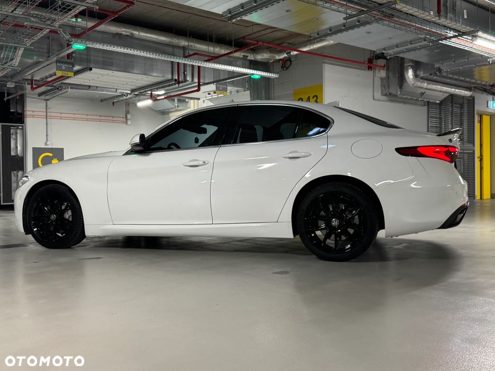Alfa Romeo Giulia - 8