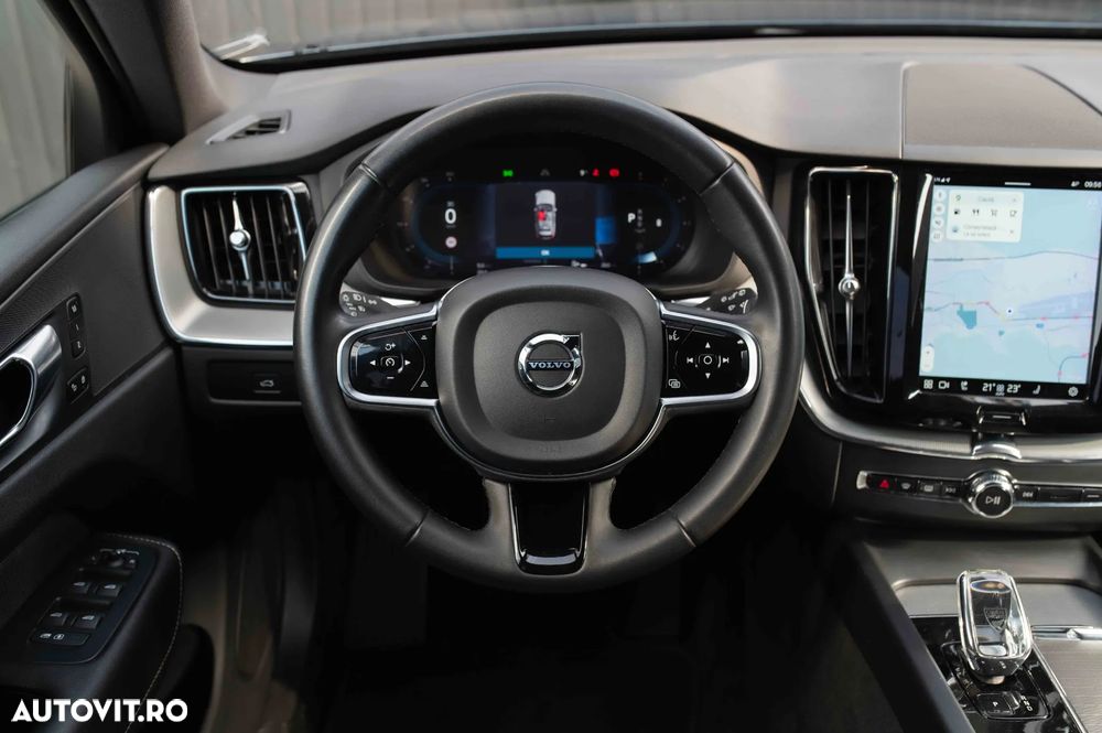 Volvo XC 60 B4 MHEV AT AWD Plus Dark - 21