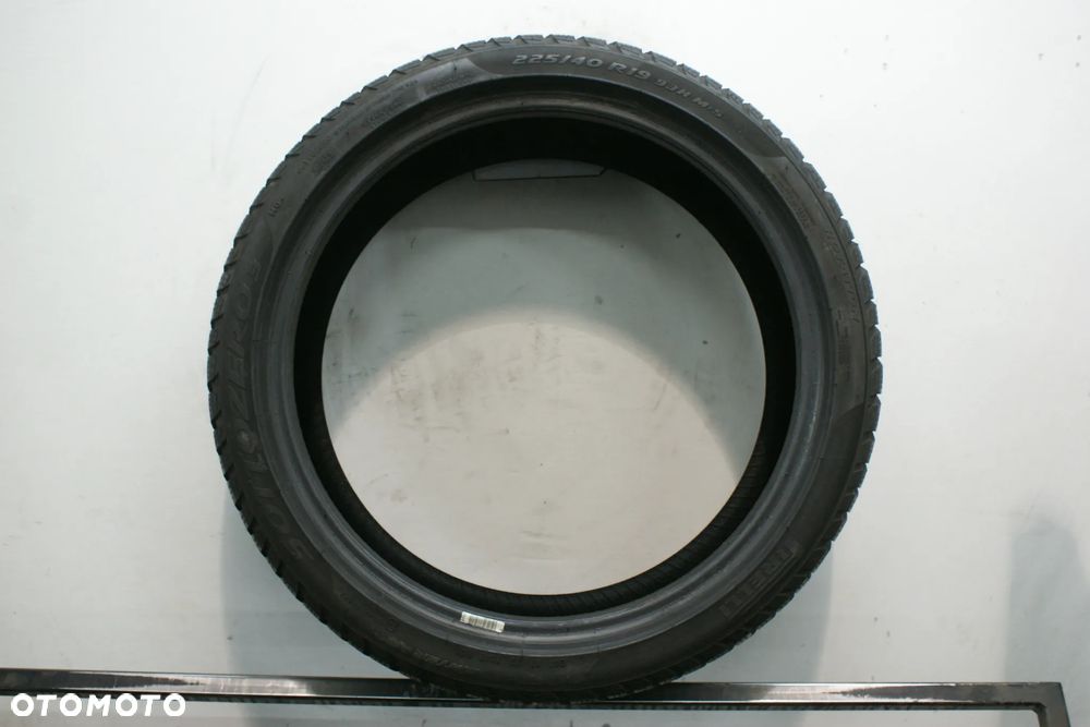 225/40R19 PIRELLI WINTER SOTTOZERO 3 , 6,3mm  B1666 - 3