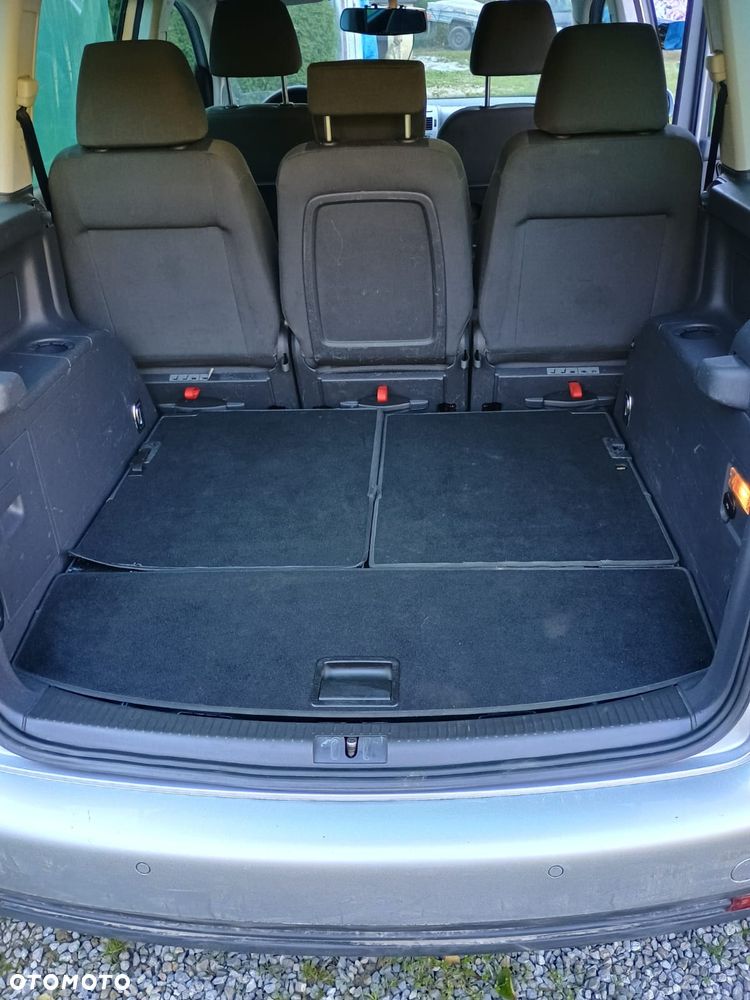 Volkswagen Touran - 4