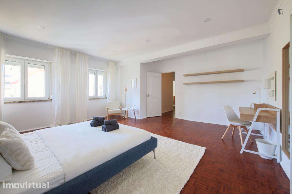 Quarto - localizado em Benfica Lisbon - Grande imagem: 4/38