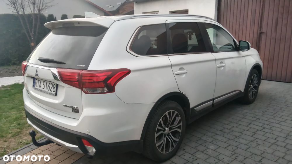 Mitsubishi Outlander - 2
