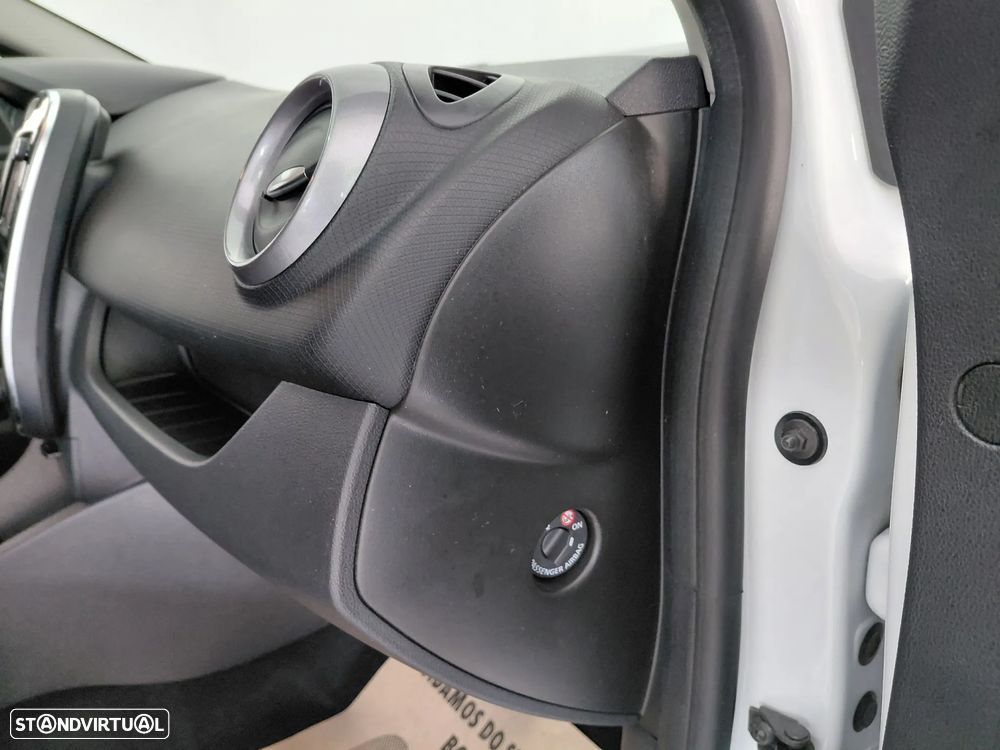 Renault Clio 1.2 16V 75 LIMITED - 23