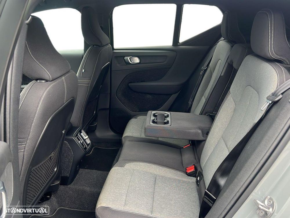Volvo XC 40 2.0 B3 Plus Dark - 7