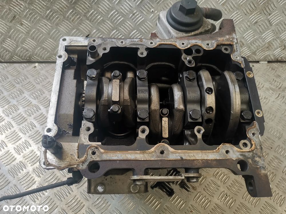 Blok Silnika Audi A6 C6 048103021R - 1