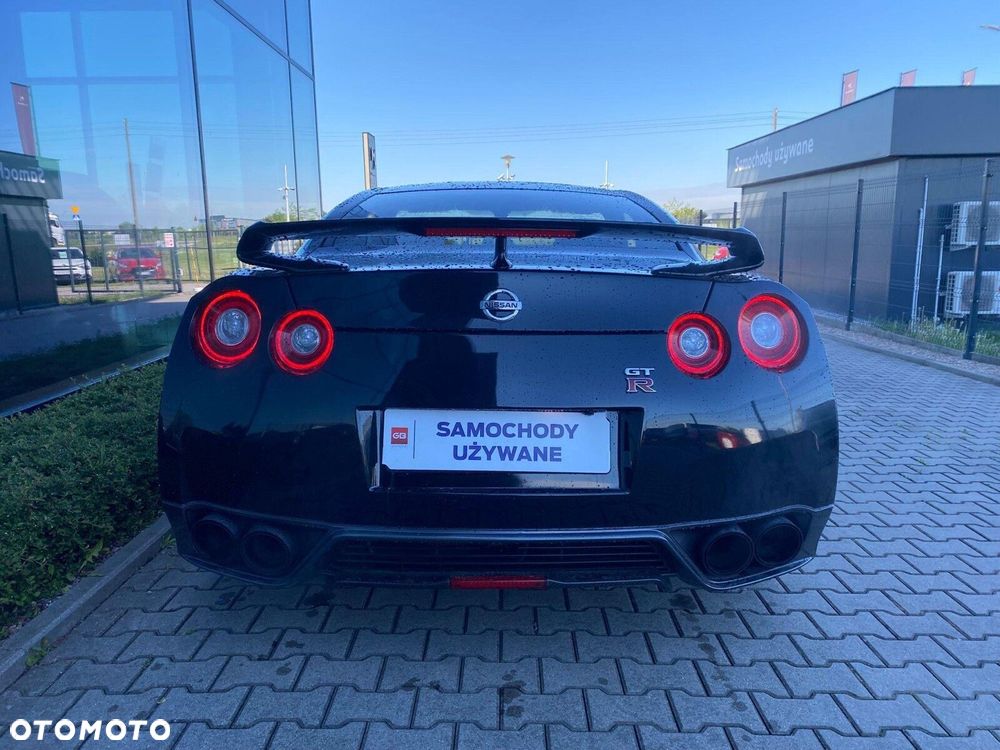 Nissan GT-R - 8
