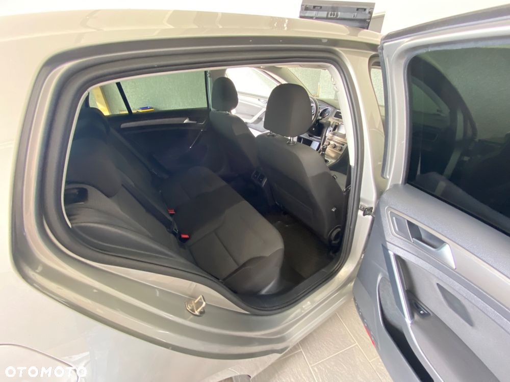 Volkswagen Golf - 18