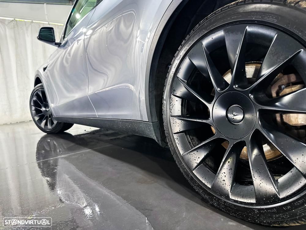 Tesla Model Y Long Range Dual Motor AWD - 8