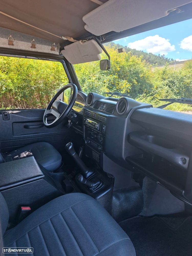 Land Rover Defender 90 2.2 CRD E - 22