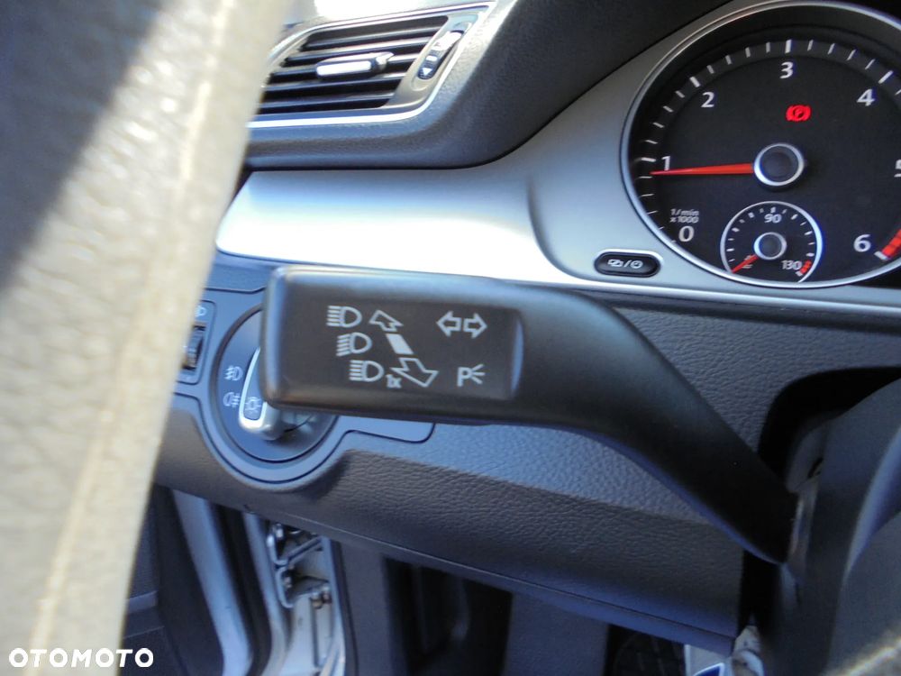 Volkswagen Passat 2.0 TDI Comfortline - 37