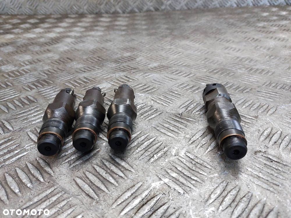 WTRYSK WTRYSKIWACZ KOMPLET TOYOTA COROLLA E11 1.9 D LCR736001 LDCR02301AA1 - 2