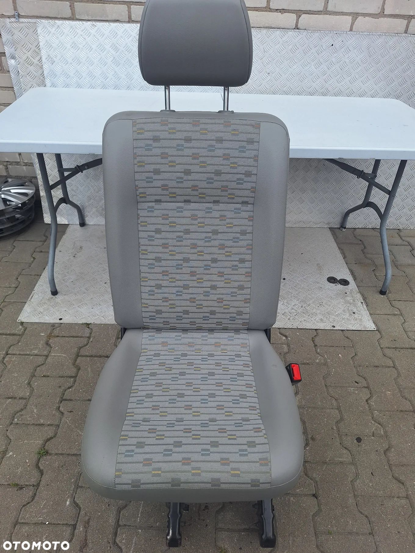 FOTEL KOZIOŁEK PRAWY KANAPA 2 RZĄD  - VW TRANSPORTER T5 LIFT CARAVELLE - 1