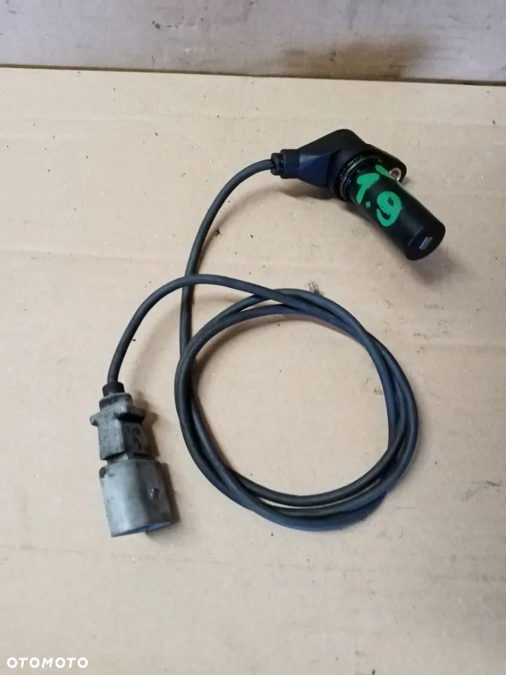 Czujnik położenia wału VW Passat B5 1.9 TDI 038907319E - 1