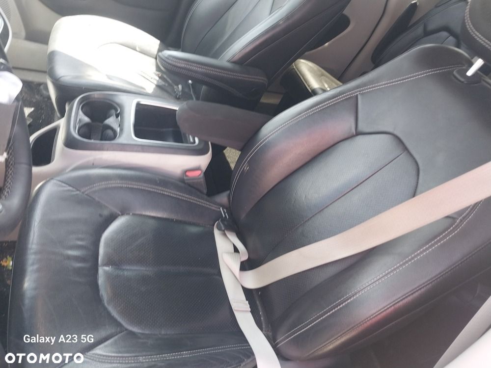 Chrysler Pacifica - 9