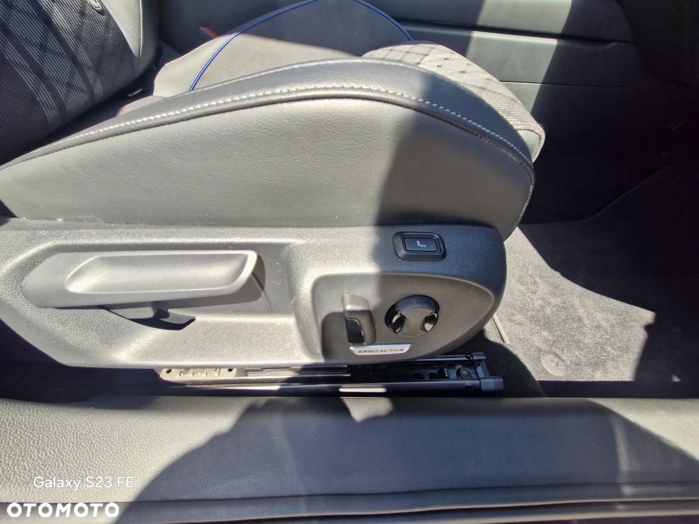 Volkswagen Passat Variant 2.0 TDI SCR DSG R-Line - 20